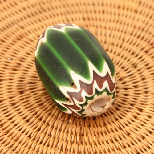 グリーンシェブロン玉　Antique Green Chevron
